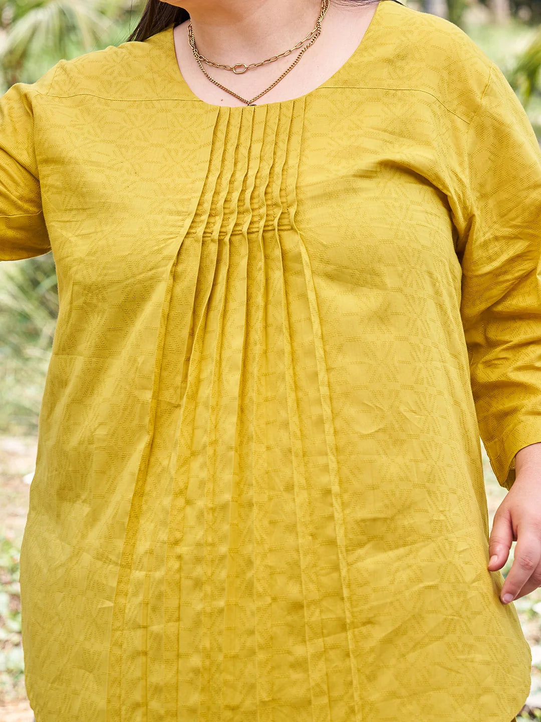 Liril Plus Size Pintuck Co ord Set for Women closer view