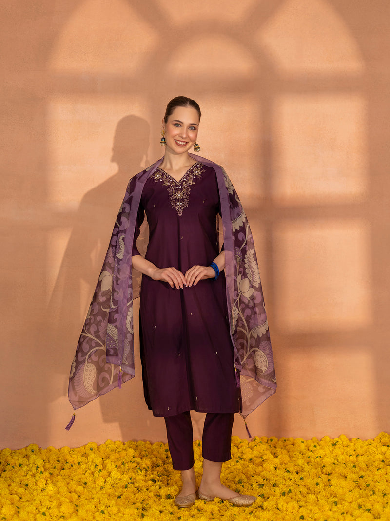 TITTLI Women Handwork Embroidered V-Neck Roman Silk Kurta Set with Digital Print Dupatta(Wine)