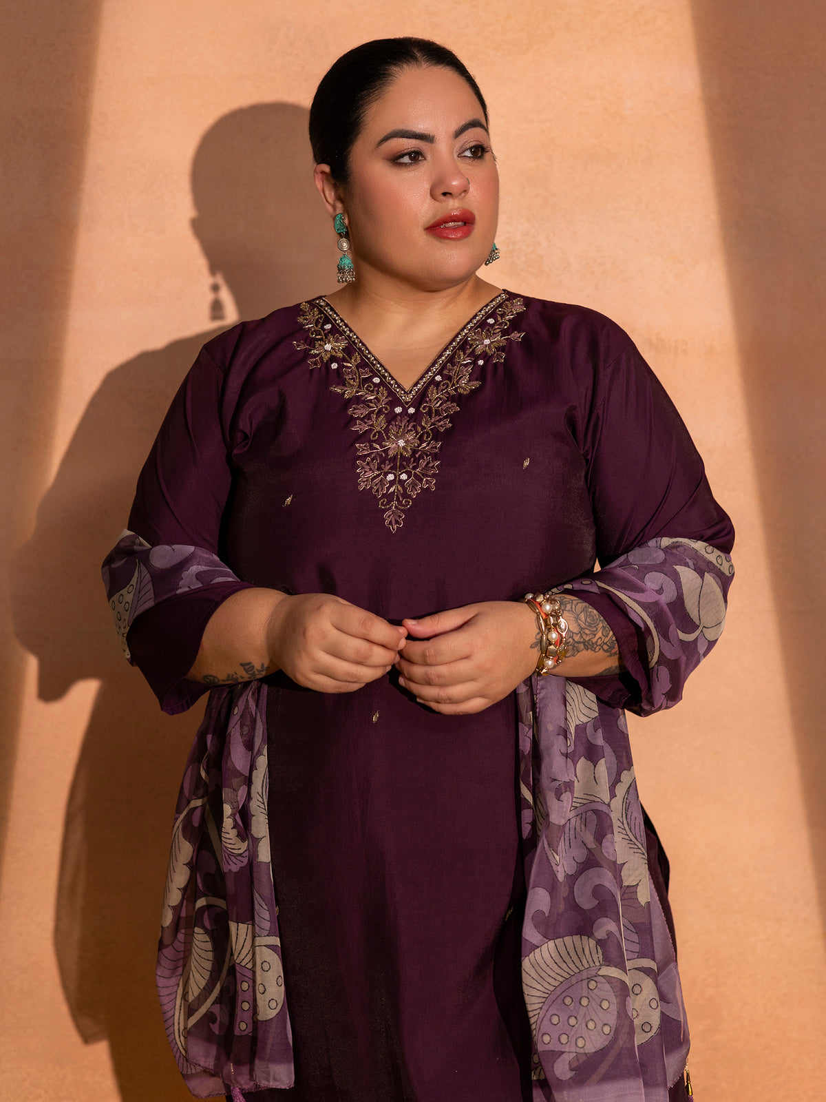 TITTLI Plus Size Women Handwork Embroidered V-Neck Roman Silk Kurta Set with Digital Print Dupatta(Wine)