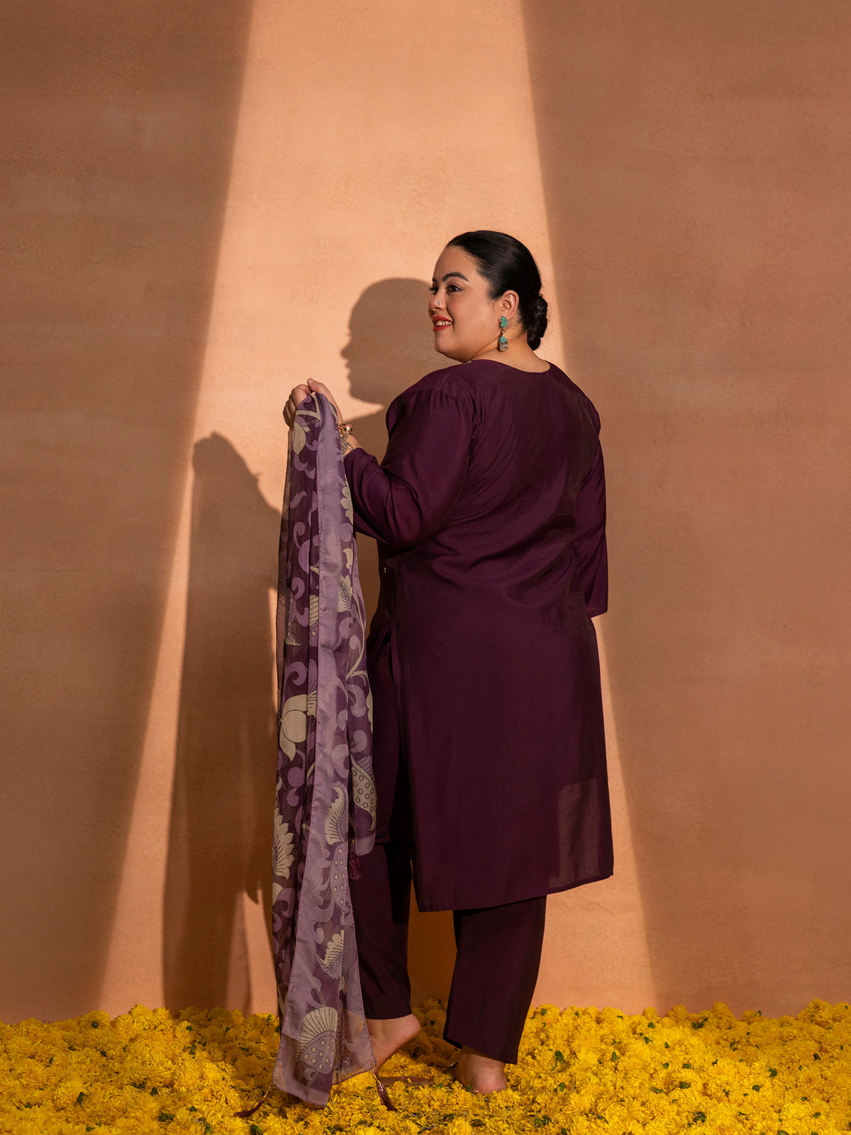 TITTLI Plus Size Women Handwork Embroidered V-Neck Roman Silk Kurta Set with Digital Print Dupatta(Wine)