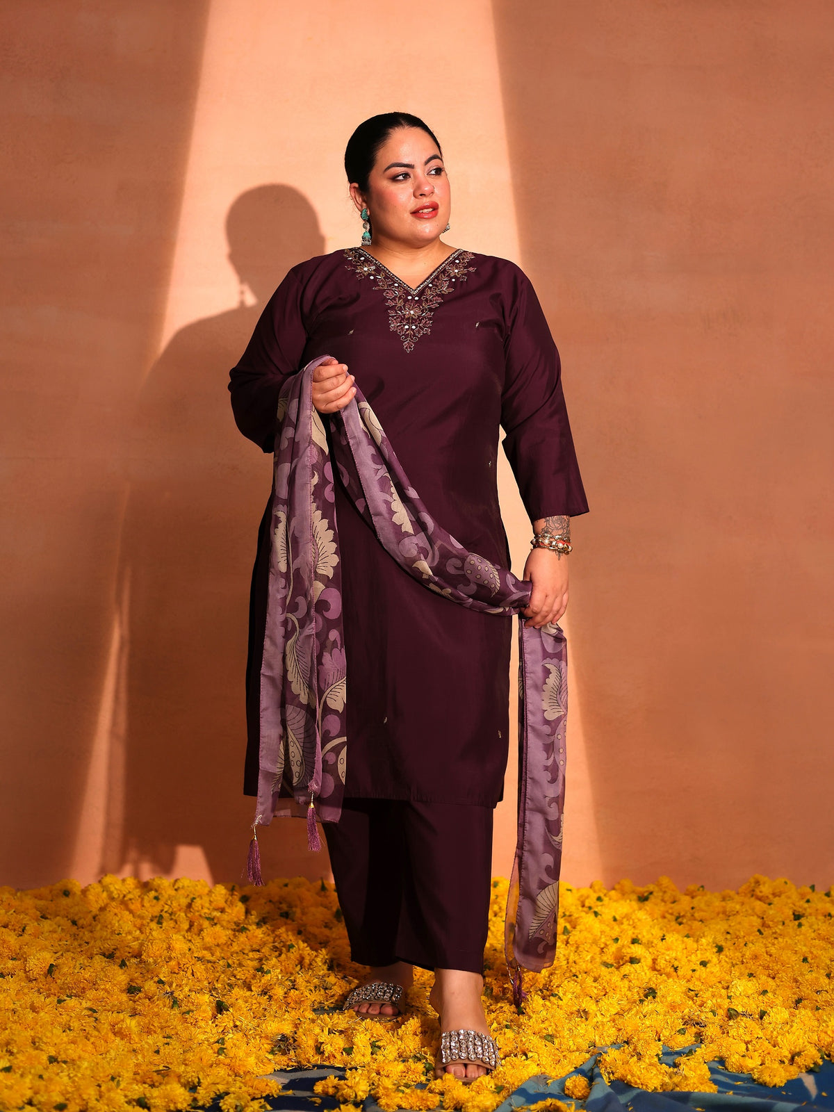 TITTLI Plus Size Women Handwork Embroidered V-Neck Roman Silk Kurta Set with Digital Print Dupatta(Wine)