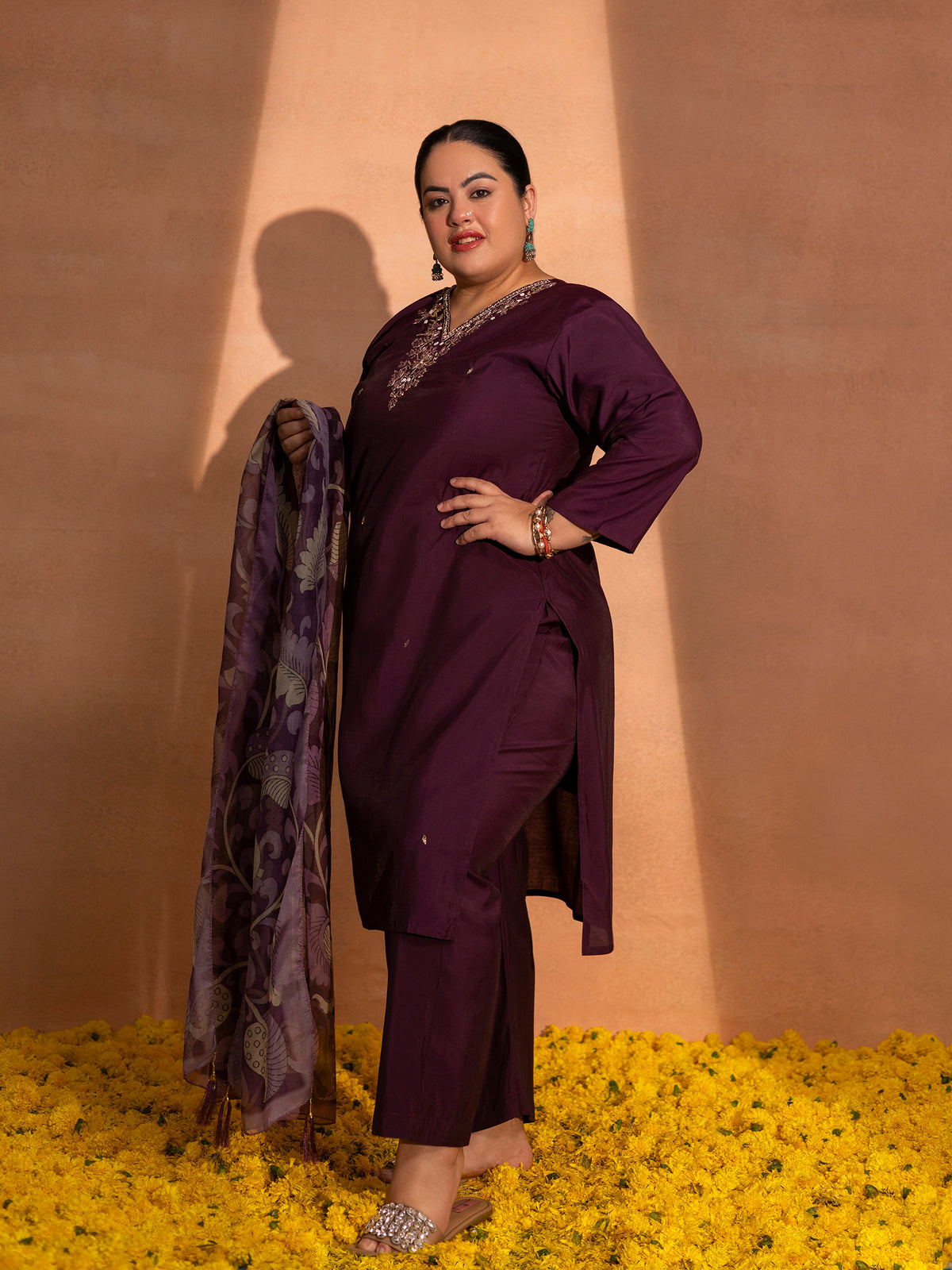 TITTLI Plus Size Women Handwork Embroidered V-Neck Roman Silk Kurta Set with Digital Print Dupatta(Wine)