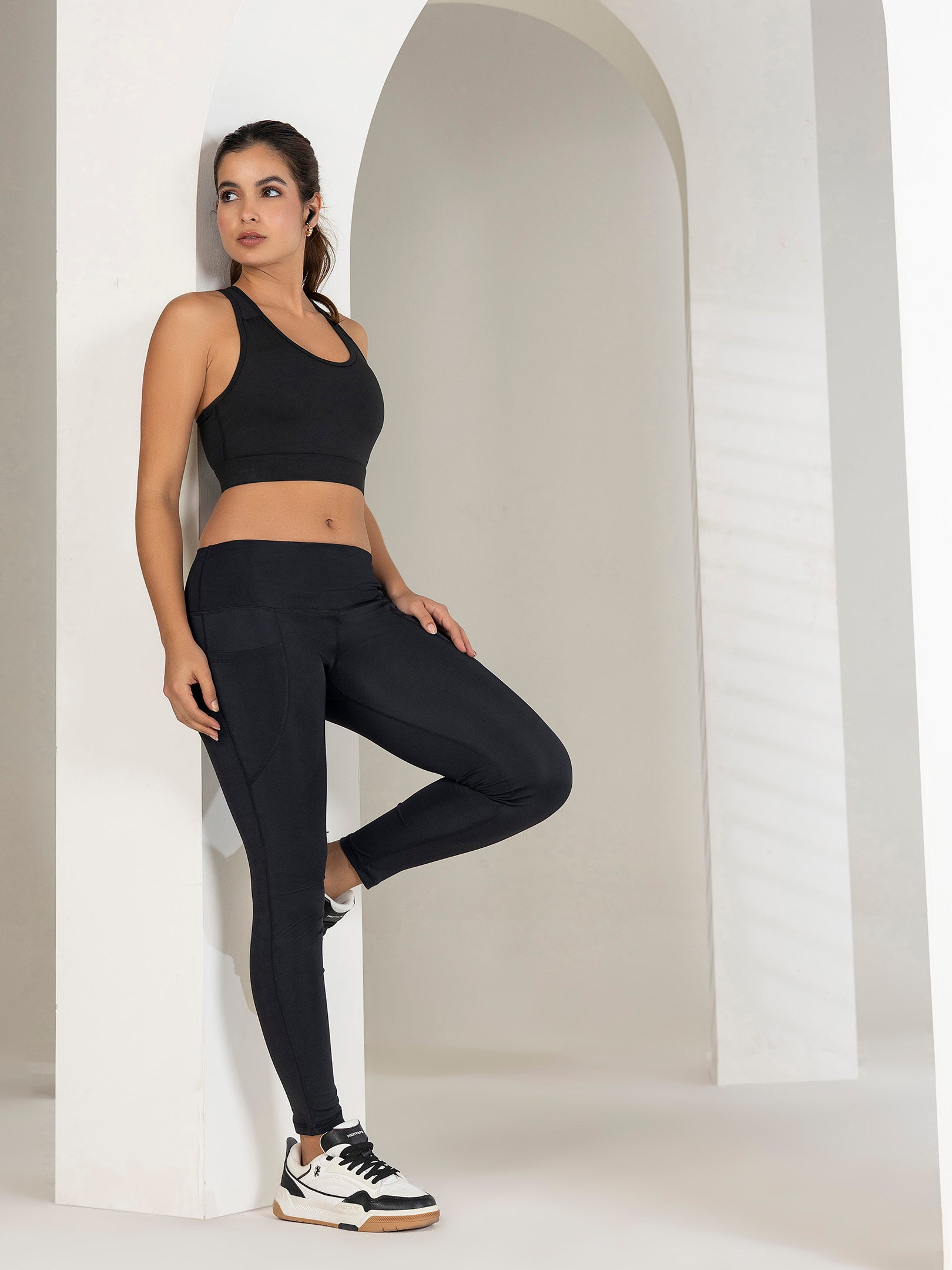 Buy Gym Tights For Women Online | Comfort & Style | Tittli (Black)
