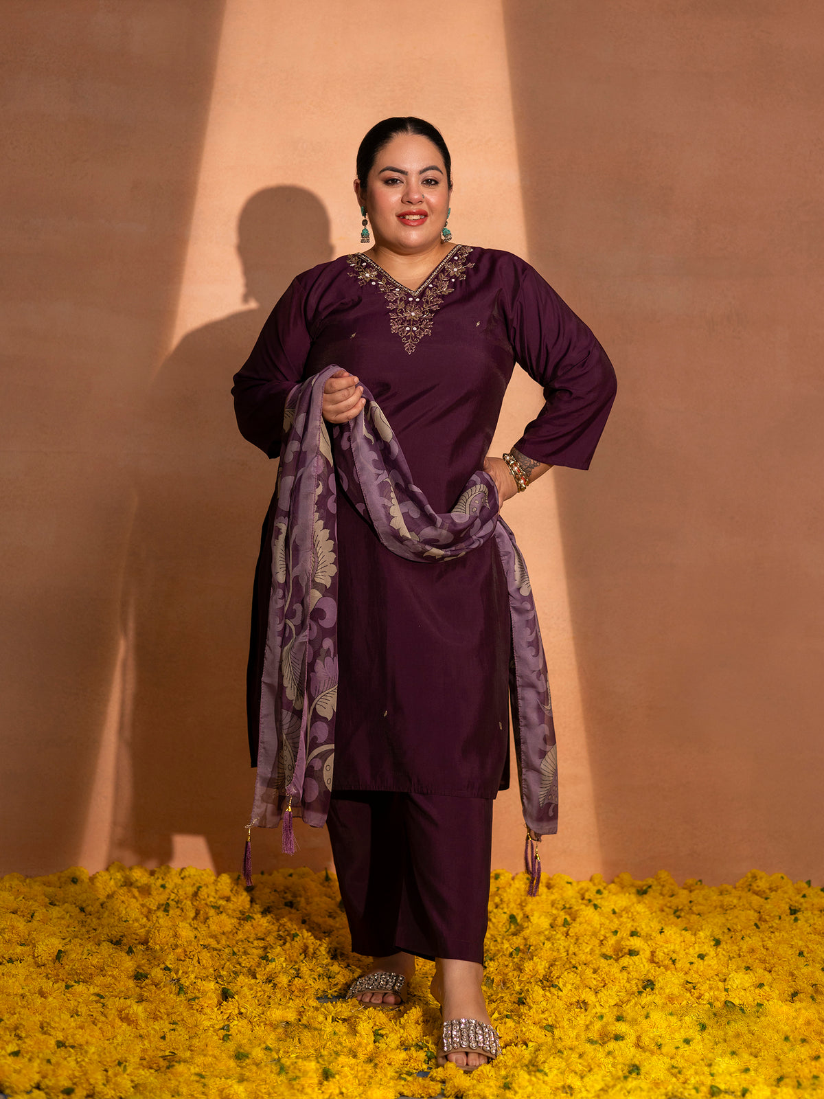 TITTLI Plus Size Women Handwork Embroidered V-Neck Roman Silk Kurta Set with Digital Print Dupatta(Wine)